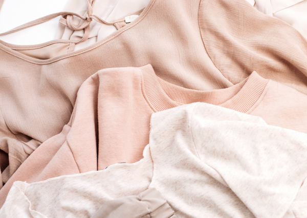 アラフォー女性の婚活ファッションはピンクがおすすめ