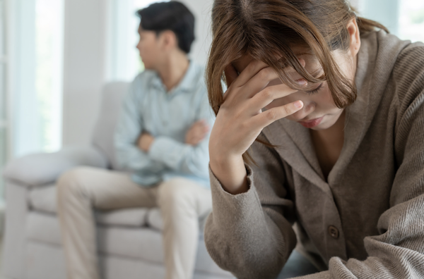アラフォー女性が条件重視でハイスペ男性と結婚した結果、いつも仕事ばかりで家にいないと不満だらけの毎日になることも。