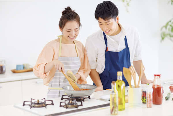 アラフォー婚活、家事負担を最初から男性に求めず、付き合いだしてからラブラブ時期に一緒にやりながら巻き込むのがいい